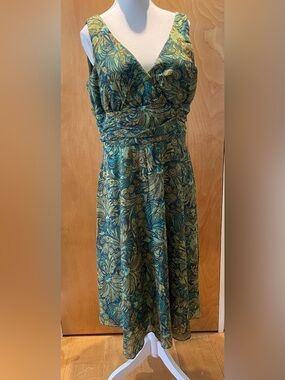Green Floral pattern midi dress size 12